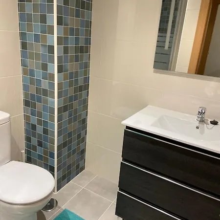 Piso Avenida 49 아파트 기욘